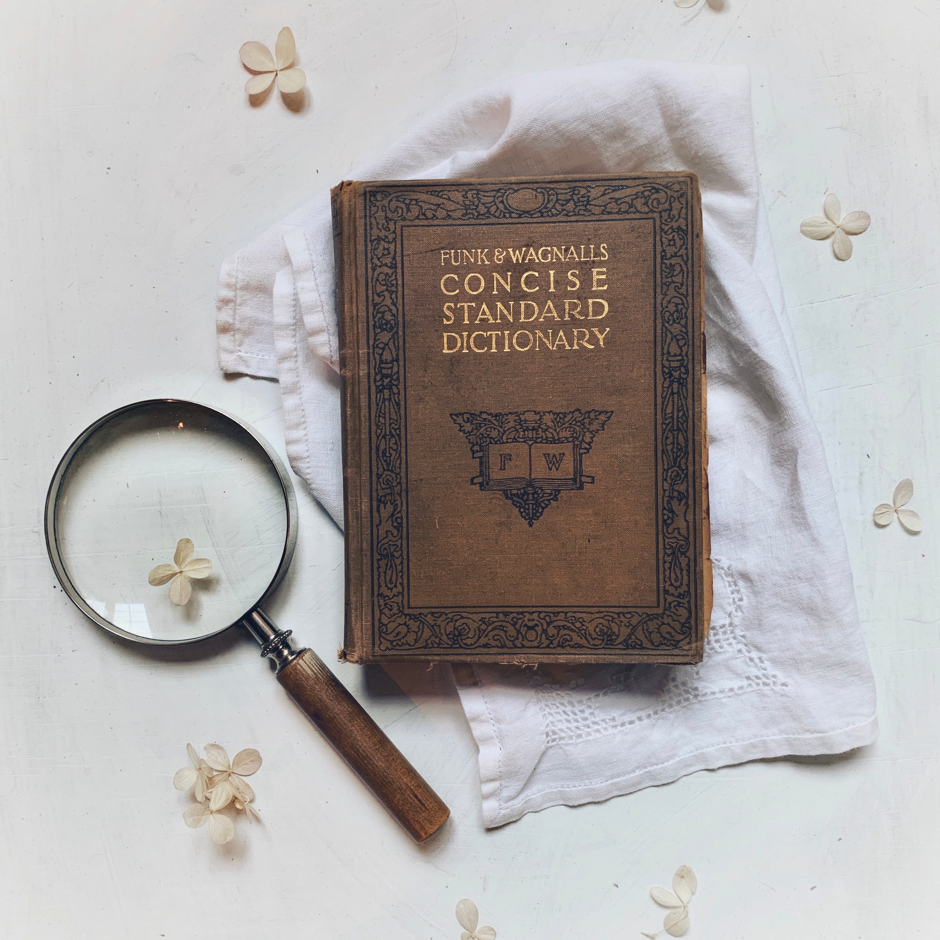 1937, Funk & Wagnalls Concise Standard Dictionary of the English