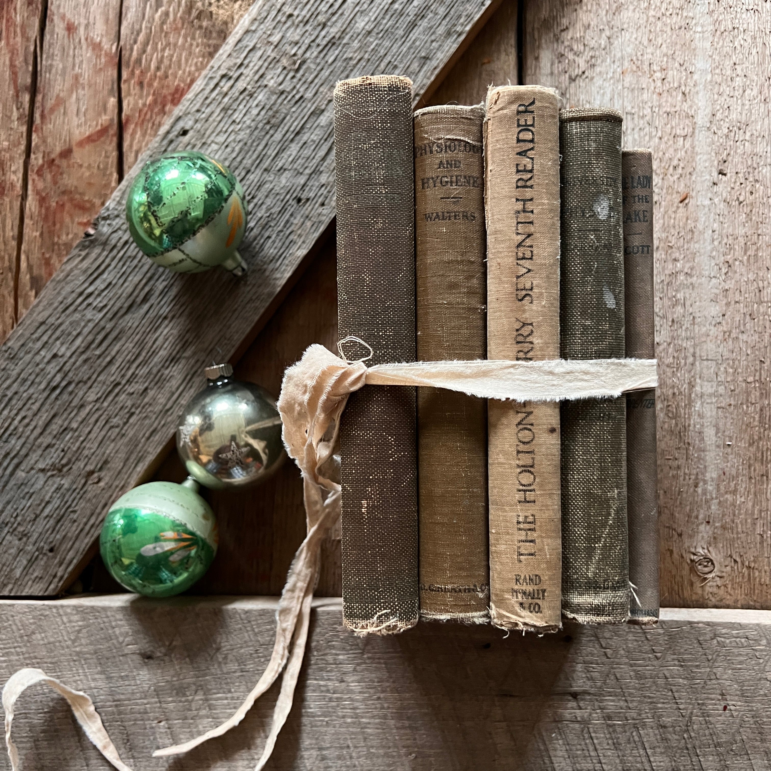Vintage Neutral Reader Collection – Honey Bee Mill