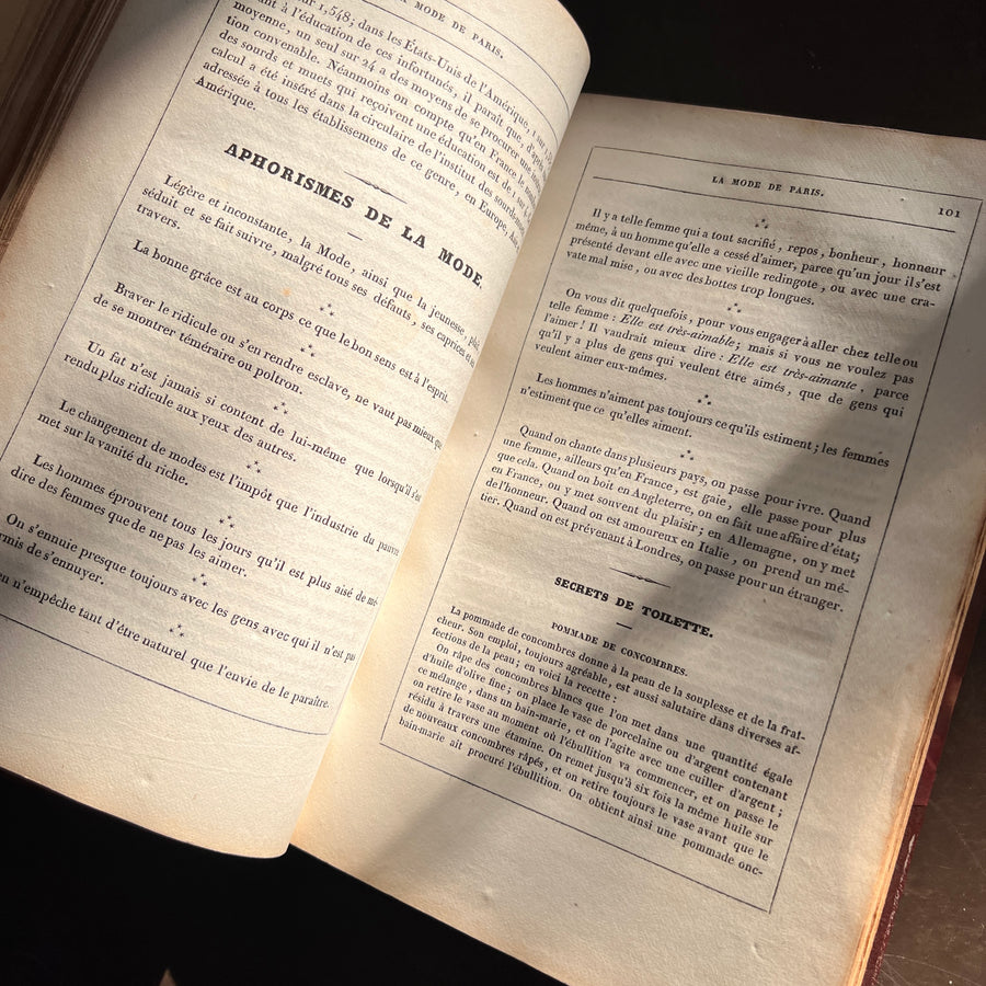 La Mode de Paris: Bulletin Officiel Des Modes (1833-1834) | Hand-Colored Plates