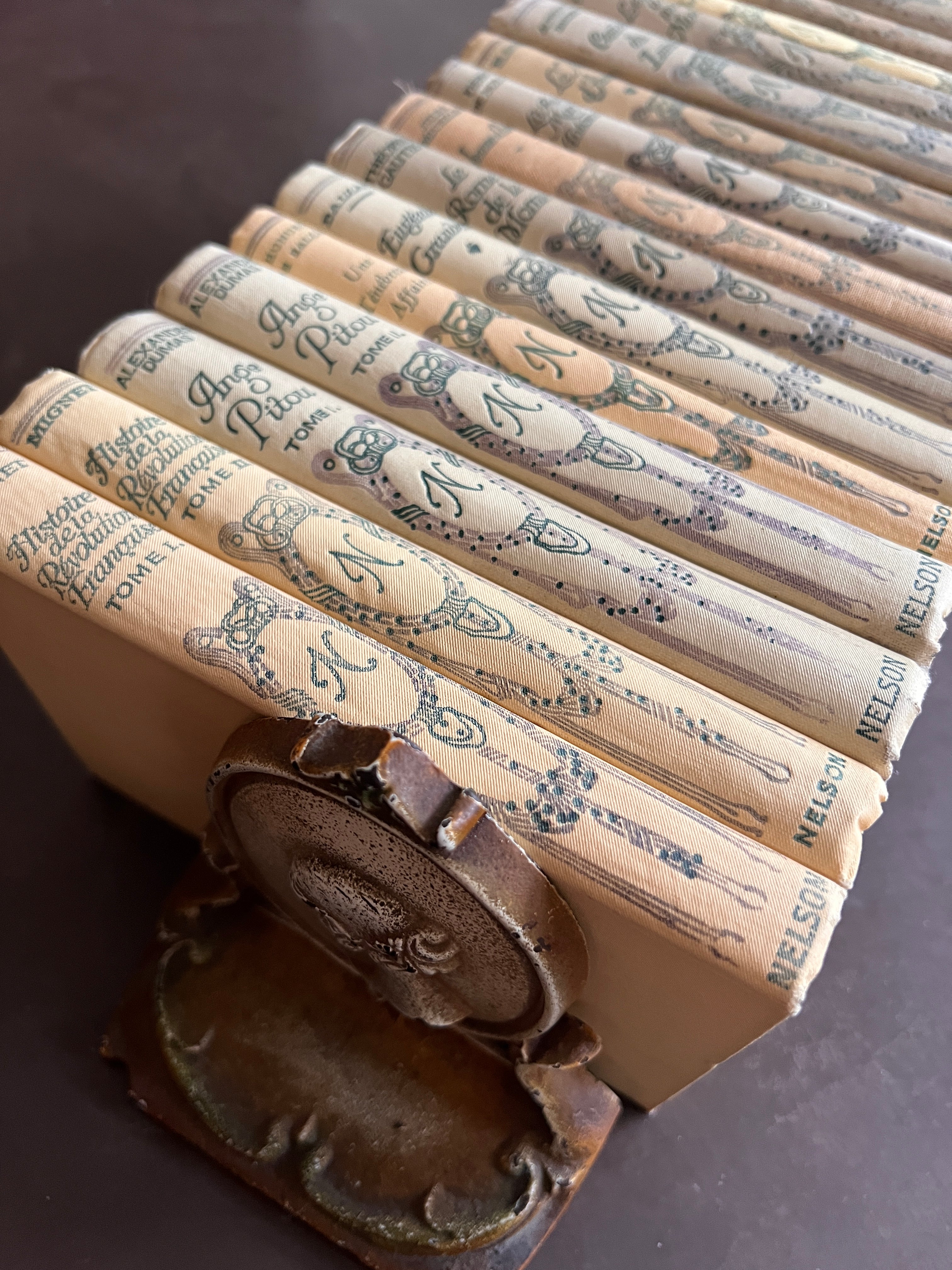 French | Cartonnage – Honey Bee Mill
