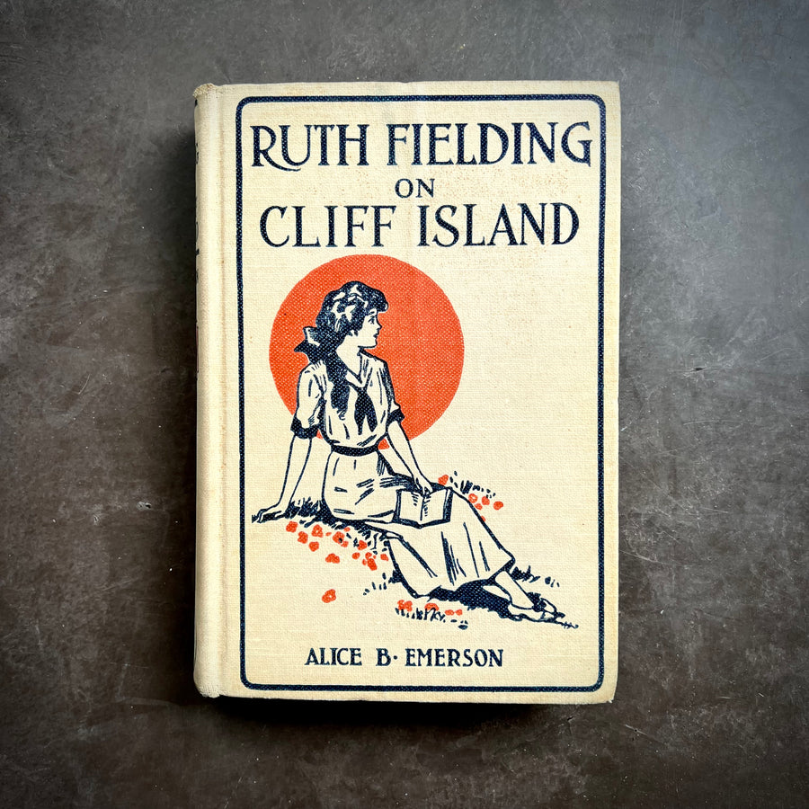 1915 - Ruth Fielding on Cliff Island