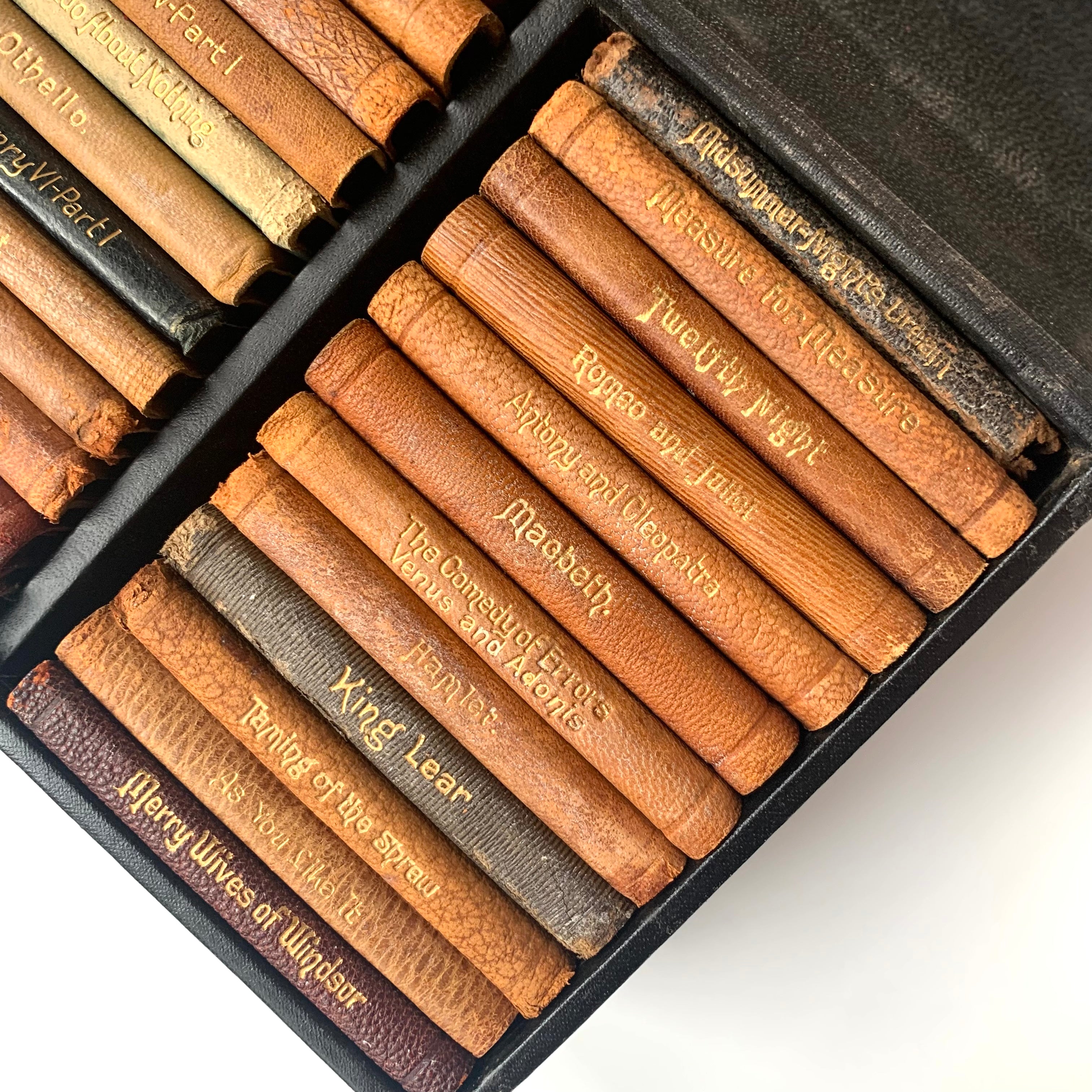 macbeth cigarettes buy online Vintage incense matchbook la codicia y la obsesin se apoderan de Macbeth y de su vida esposa.Frente al magnfico texto original presentamos la versin rtmica de Agustn Garca Calvo Macbeth (Bilingual Edition)
